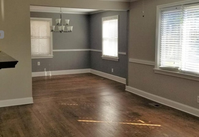 Building Photo - Historic Earlewood Neighborhood Gem: 3-Bed...