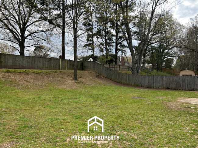 Building Photo - Charming 3BR/2BA Home in 38125 | Vaulted Ceilings, Built-ins & 2-Car Garage