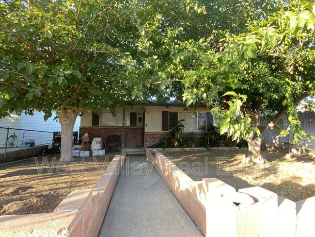 Primary Photo - 602 Philippine St