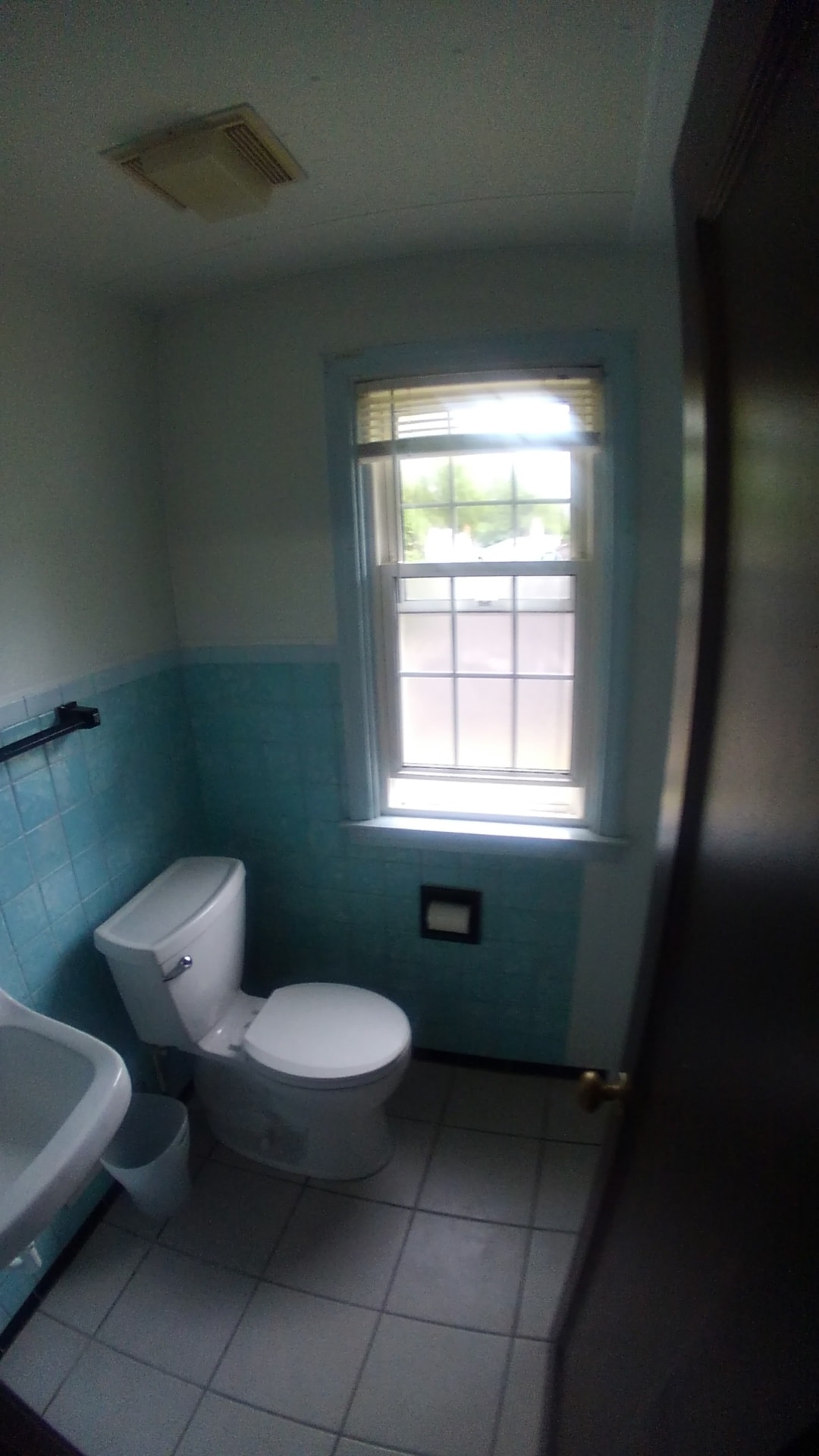 Main Bathroom - 941 Ann St