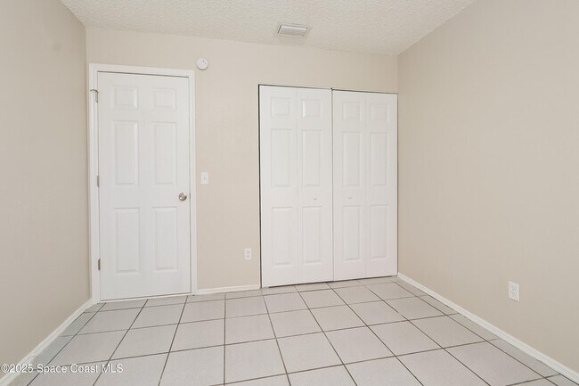 Building Photo - 2252 SE Berkshire Blvd