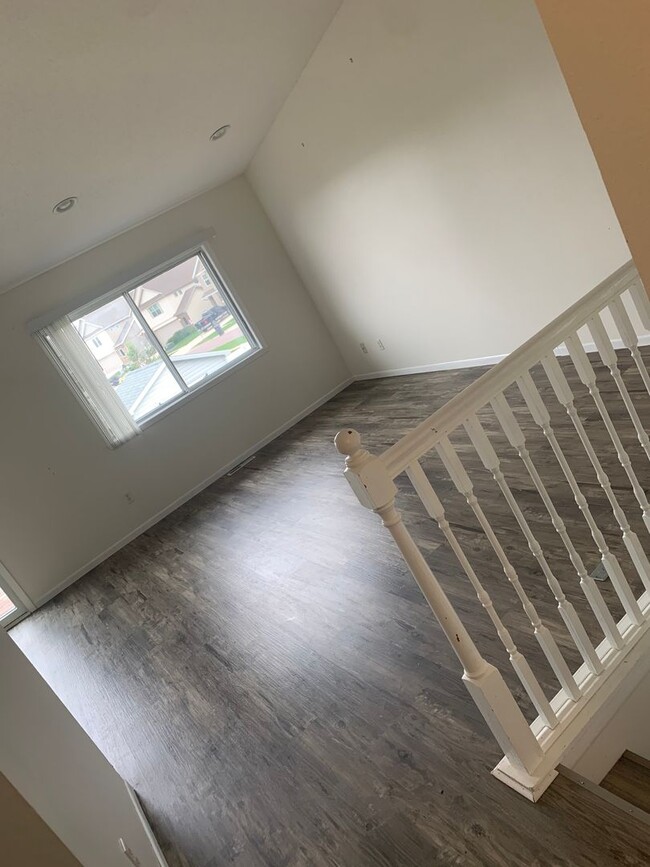 Building Photo - 3 BEDROOM OSGOOD TWIN HOME  -  PETS WELCOME