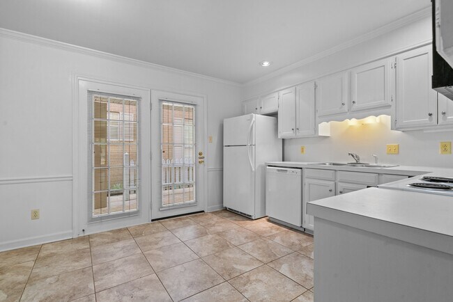 Building Photo - 608 N Jefferson