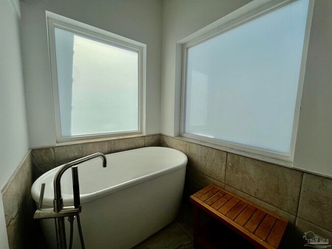 Building Photo - 20 Seashore Dr