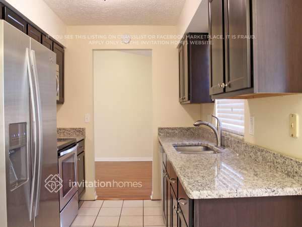 Building Photo - 8685 Brackenwood Dr