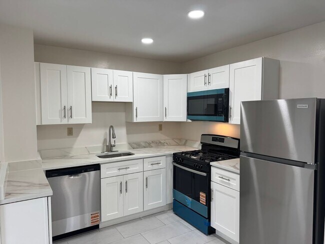 Building Photo - 1748 Jancey St