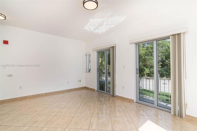 Building Photo - 694 NE 76th St
