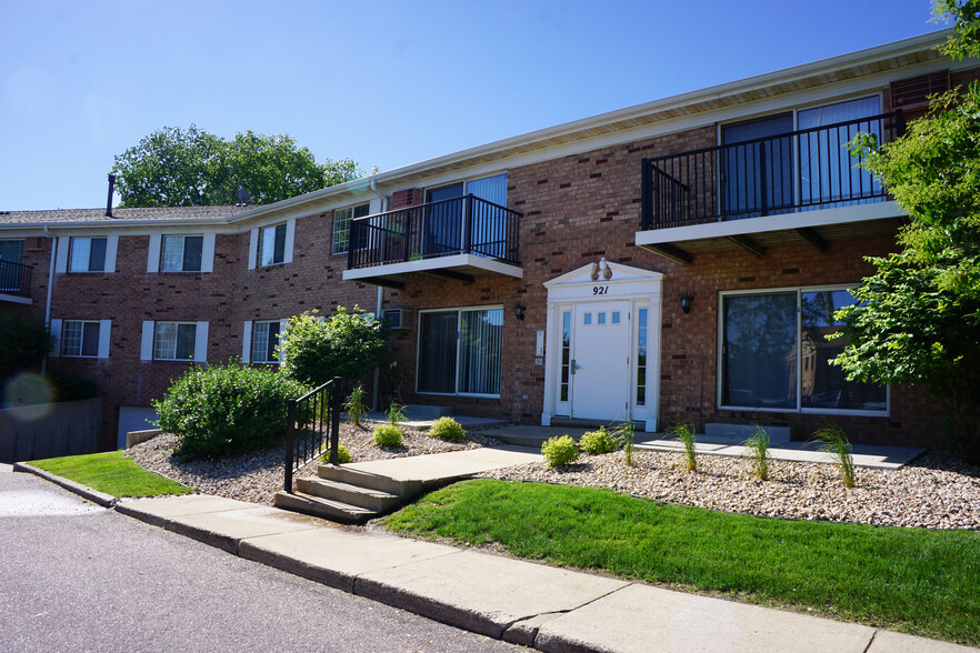 Primary Photo - Lamplighter Apartments