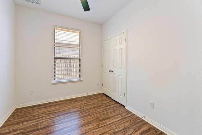 Building Photo - Beautiful 2 bedroom, 1 bathroom home in Hornsby Bend!!!