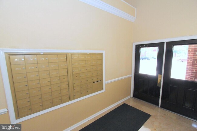 Building Photo - 1591 Spring Gate Dr.