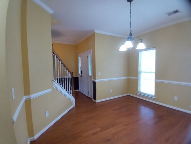 Building Photo - 565 Batty Way