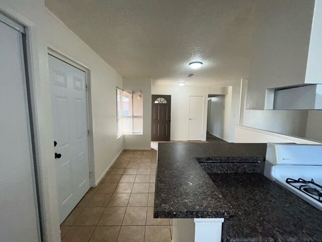 Building Photo - 4517 Sunrise Ave