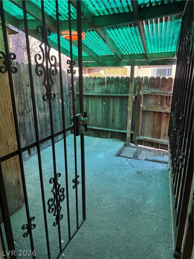 Building Photo - 1390 Hialeah Dr