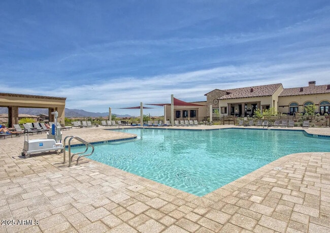 Building Photo - 17864 W Thistle Landing Dr