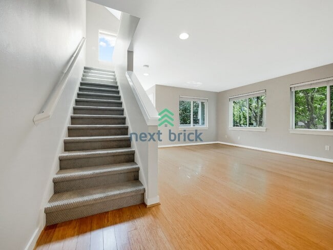 Building Photo - Welcome to this charming 3-bedroom, 2-bathroom home