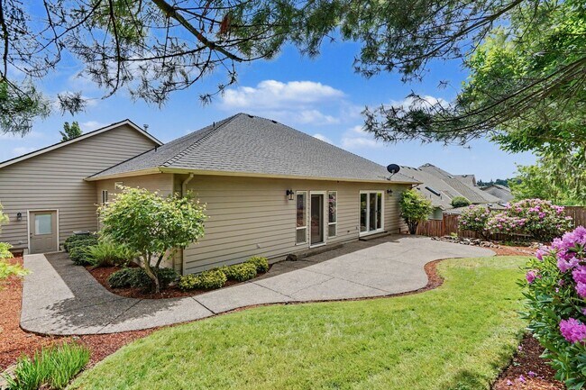 Building Photo - Well-Kept Single-Level 3 bed, 2 bath home in West Salem