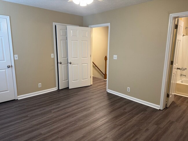 Building Photo - Huntington Parkway Duplex 1