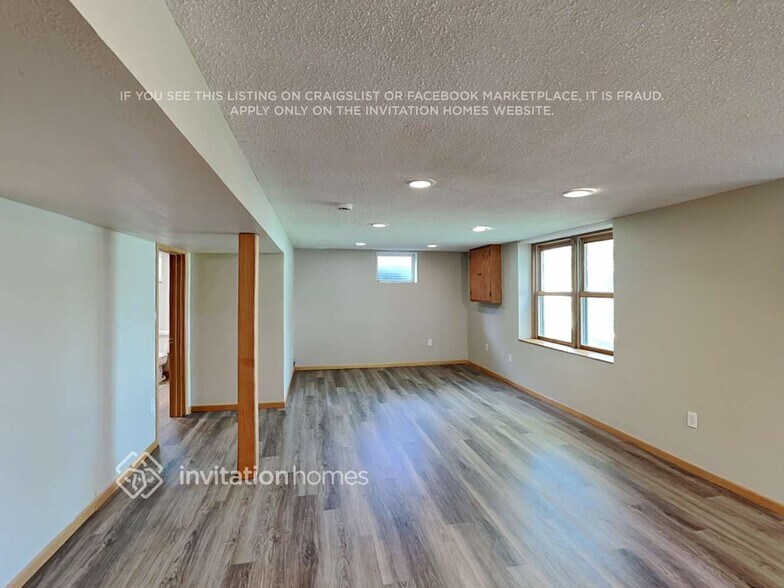 Building Photo - 671 Helene Pl NE