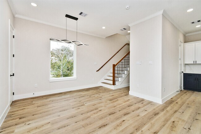 Building Photo - 3233 Tuam St