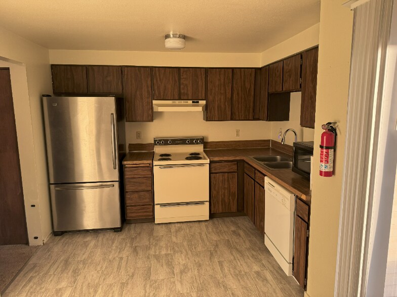 Building Photo - 679 Brookside Ct