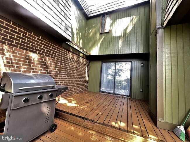 Building Photo - 9437 Hickory View Pl