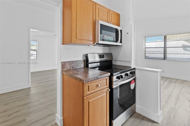 Building Photo - 1557 NW 15th Ave