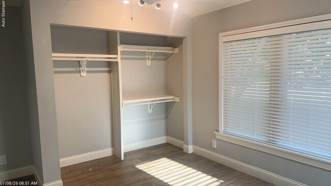 Building Photo - 104 Varsity Cir