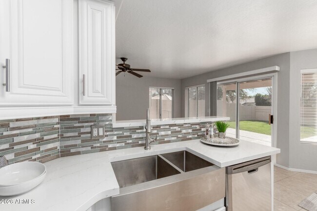 Building Photo - 3611 E Windmere Dr