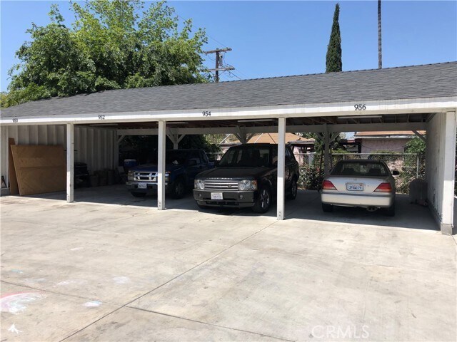 Building Photo - 956 E 43rd St