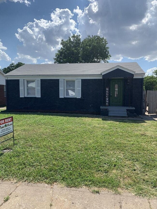 Building Photo - 405 E Rickenbacker Dr