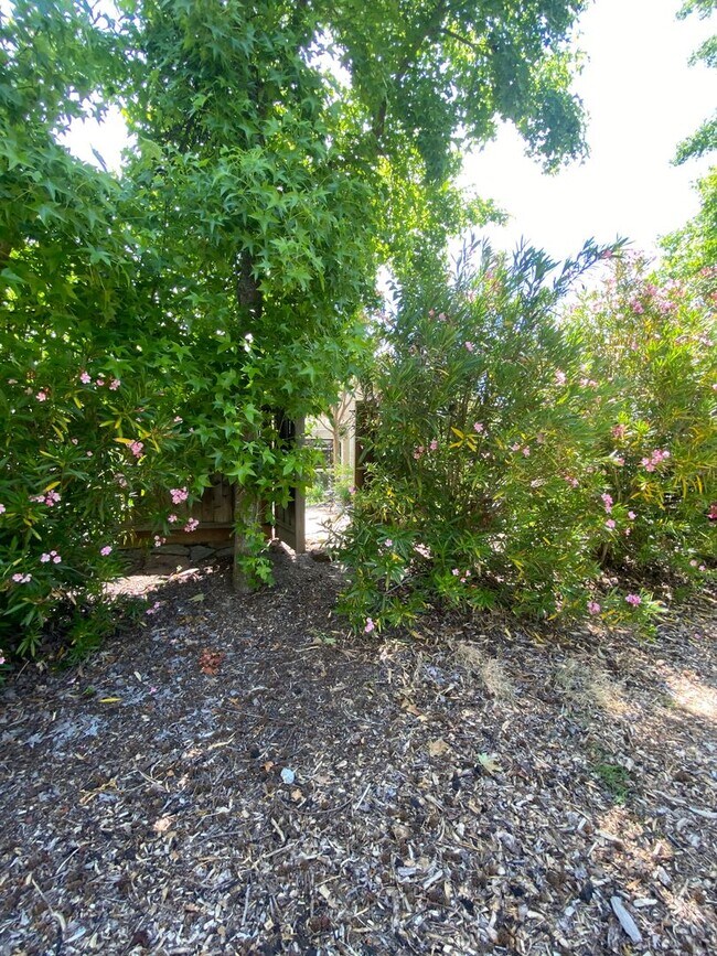 Building Photo - Danville Brookview Duet Townhouse 4 Br., 2...