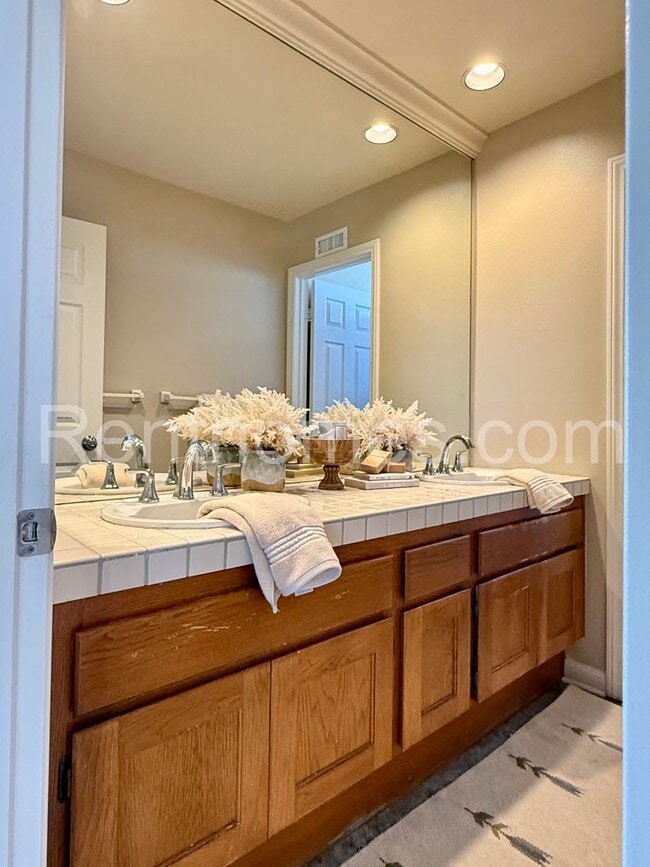 Building Photo - 12613 Crest Knolls Ct