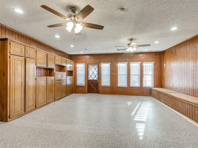 Building Photo - 421 Foreman Ave