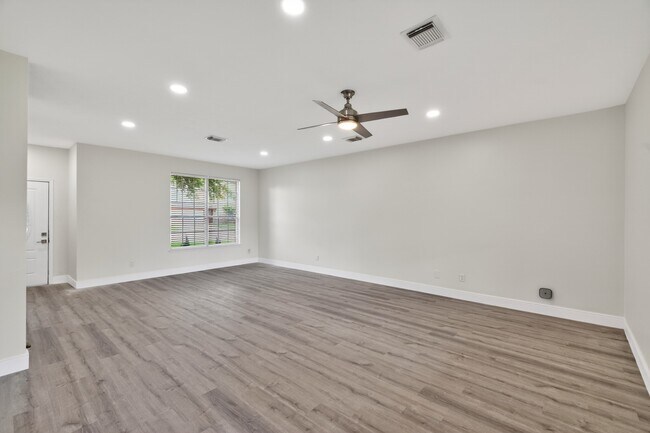 Building Photo - 918 Ivycroft Ln