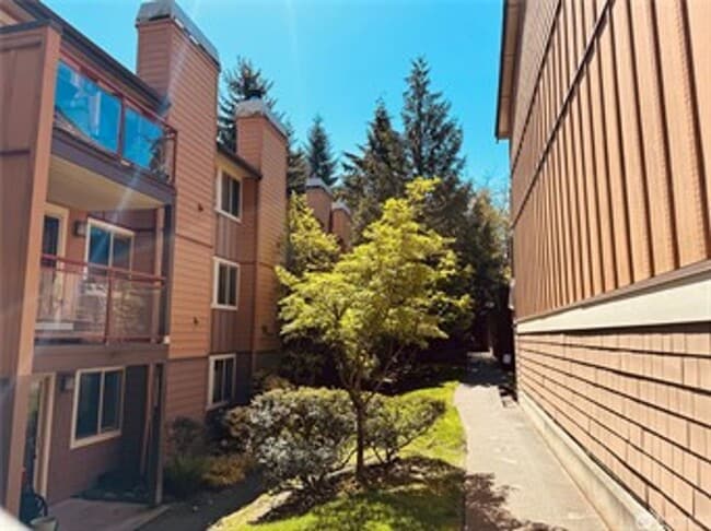 Building Photo - 2bd/1ba Kirkland Condo
