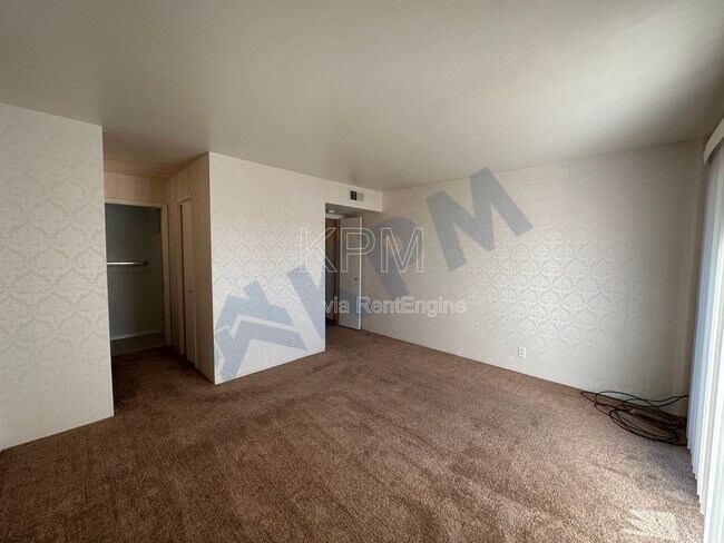 Building Photo - 3790 W Benjamin Holt Dr