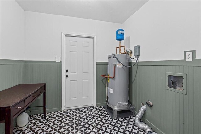 Building Photo - 5925 Couton Dr