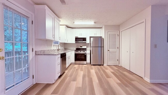 Building Photo - 2681 Parkside Way SW