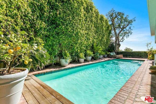 Building Photo - 1644 Marmont Ave