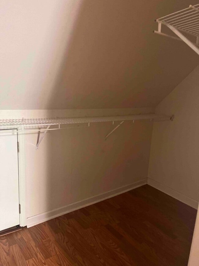 Building Photo - Knoxville 37918 - 2 bedroom, 2 bath townhome - Contact Susan Niedergeses (865)300-4722