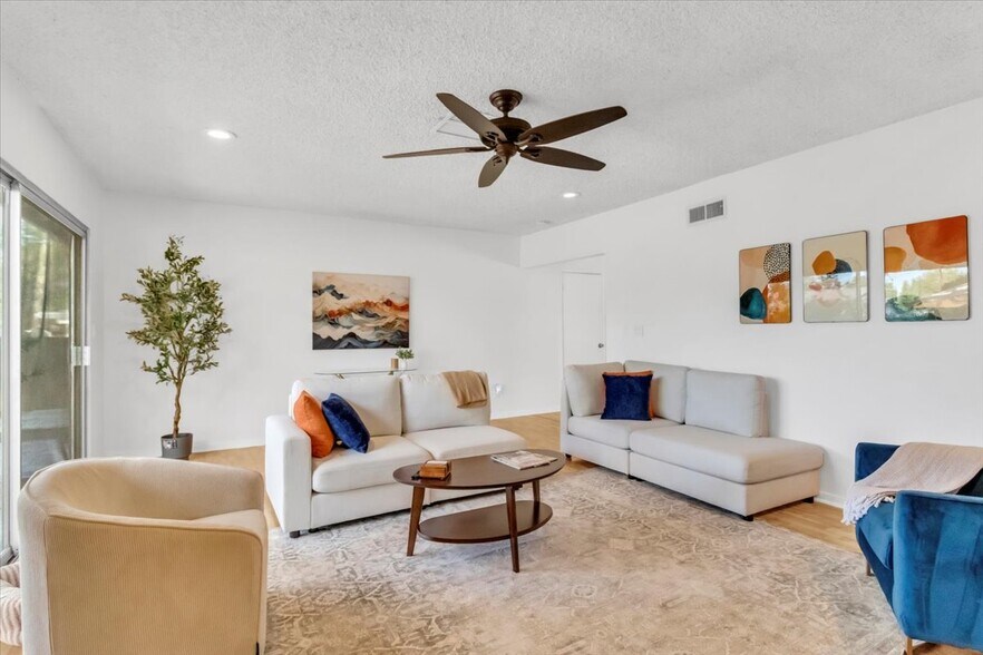 Building Photo - 23223 Canzonet St