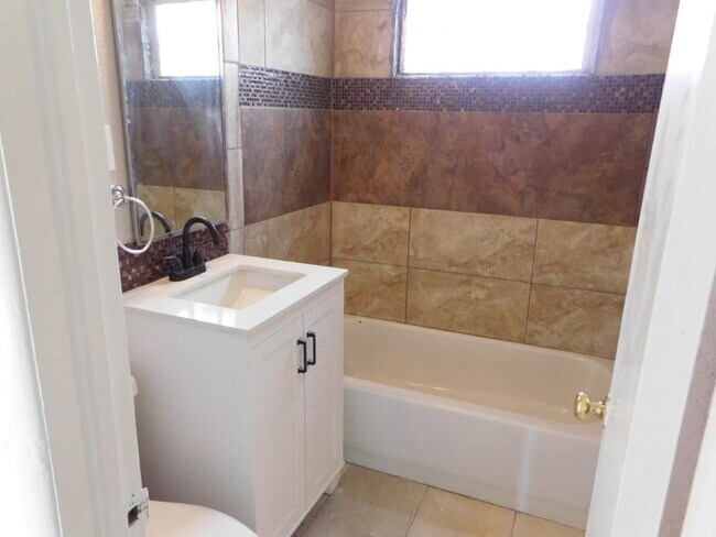 Building Photo - 1509 NW Williams Ave