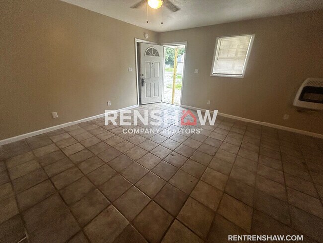 Building Photo - 392 Main St