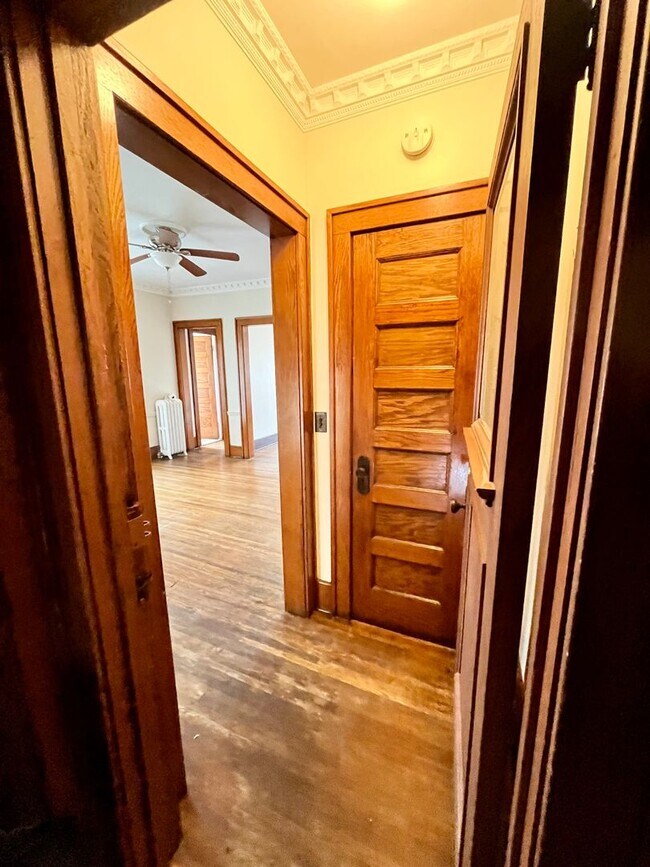 Building Photo - 1451 Hertel Ave