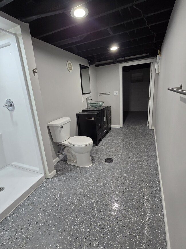 Building Photo - 1016 W 5th St S