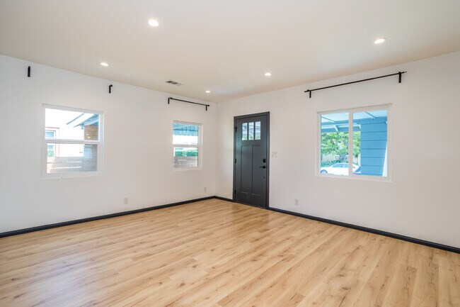 Livingroom - 1711 S Ridgeley Dr