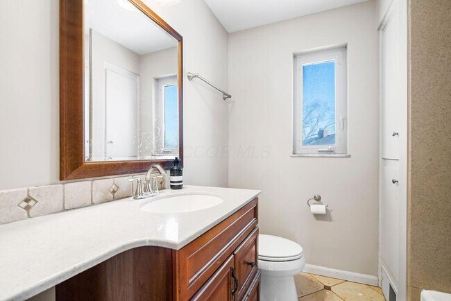 Building Photo - 1978 Northwest Blvd