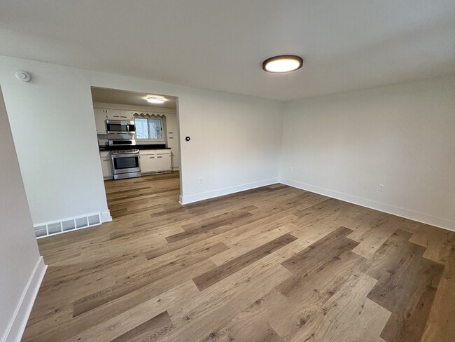 Building Photo - 125 Edgewood Cir