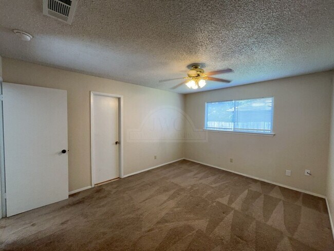 Building Photo - 1510 Rose Ave