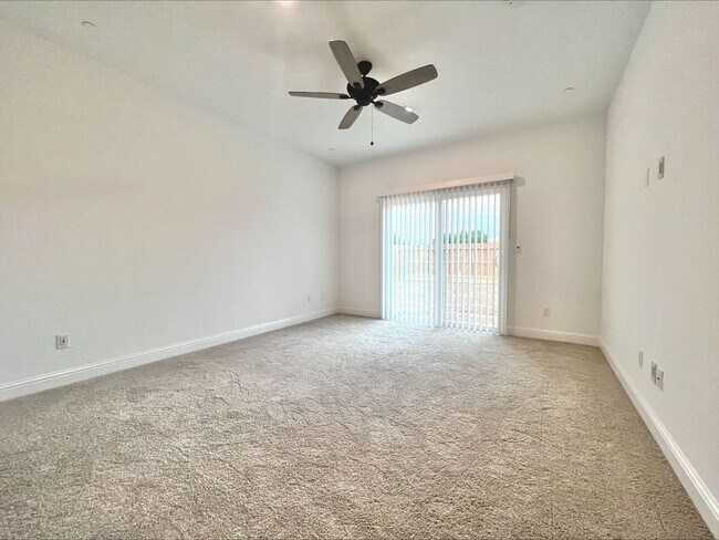 Building Photo - Beautiful 3-Bed, 2-Bath Lennar Home in Daf...